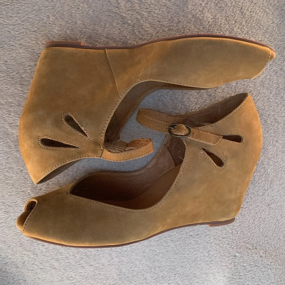Jeffrey Campbell Regina Hanava Suede Peep Toe Hidden Wedges Sz8